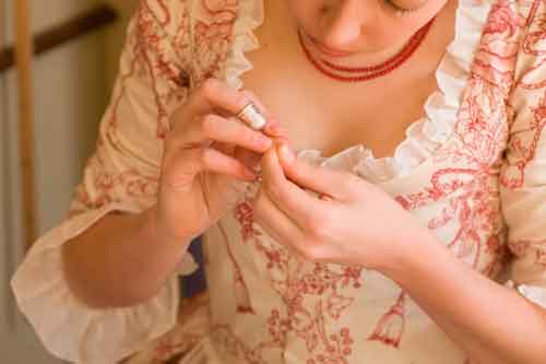 dressing-holiday-bride